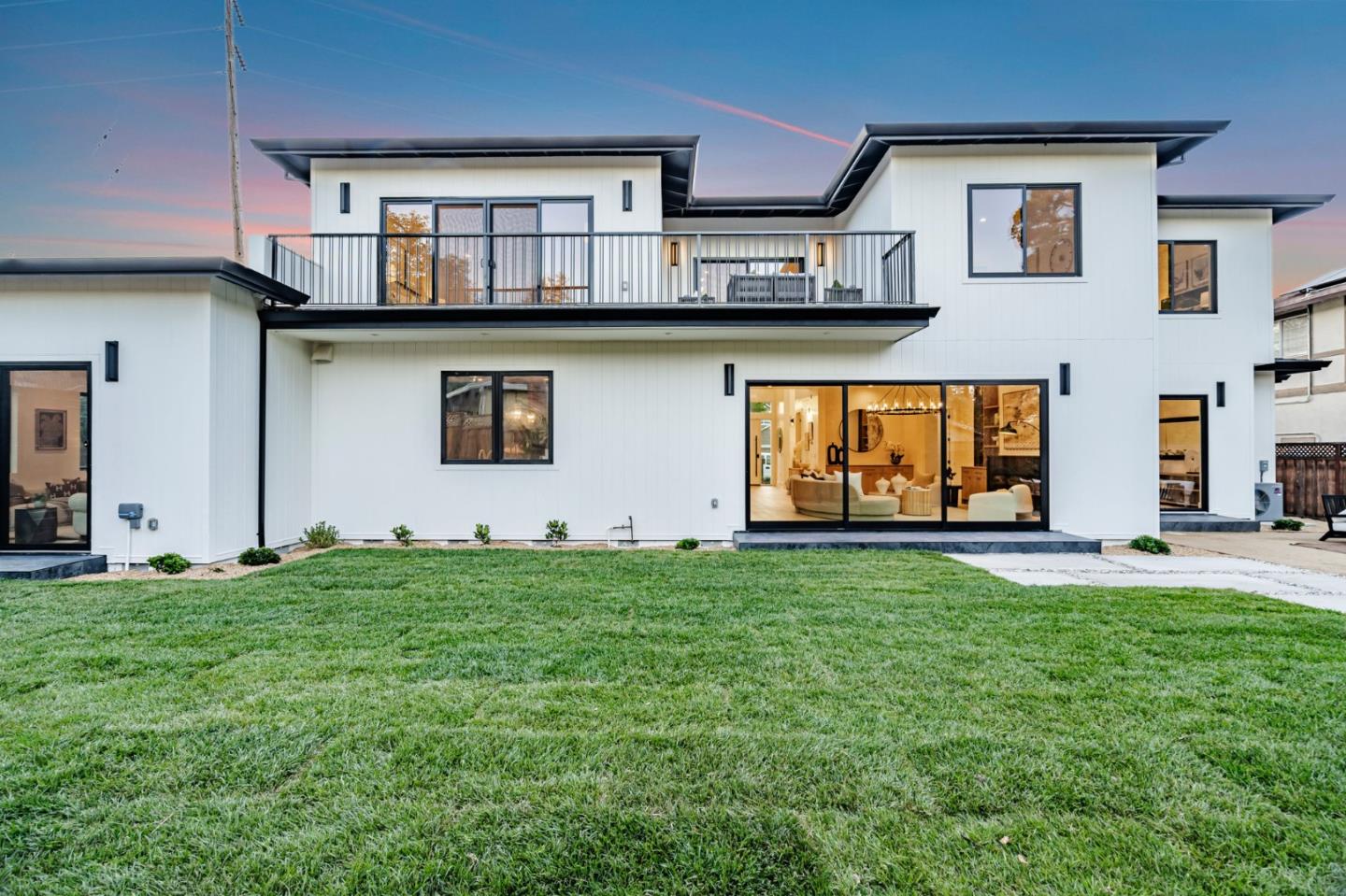 Detail Gallery Image 106 of 125 For 1879 Hull Ave, Redwood City,  CA 94061 - 6 Beds | 6/1 Baths