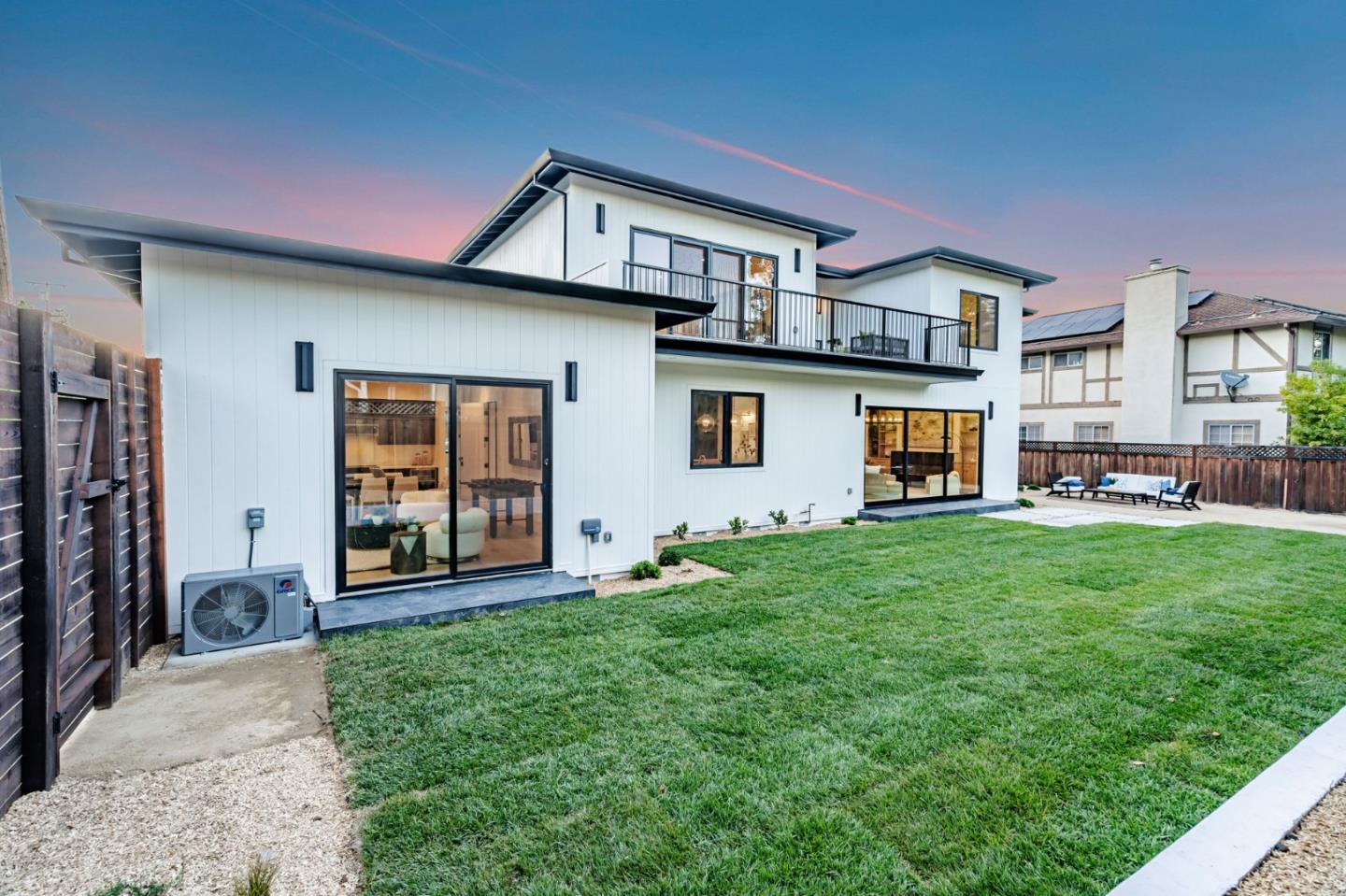 Detail Gallery Image 107 of 125 For 1879 Hull Ave, Redwood City,  CA 94061 - 6 Beds | 6/1 Baths