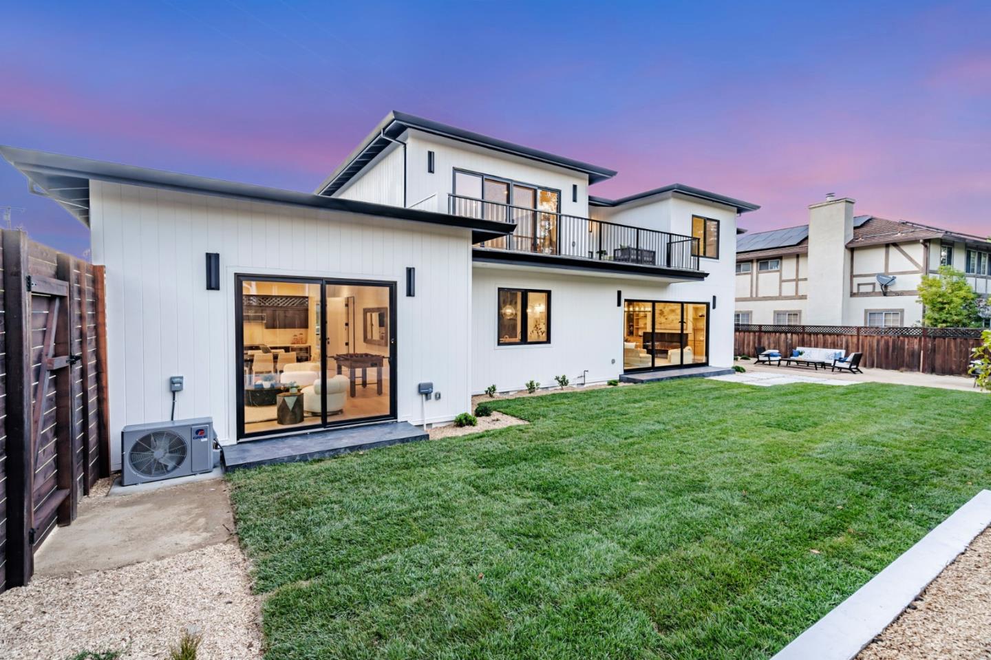 Detail Gallery Image 113 of 125 For 1879 Hull Ave, Redwood City,  CA 94061 - 6 Beds | 6/1 Baths