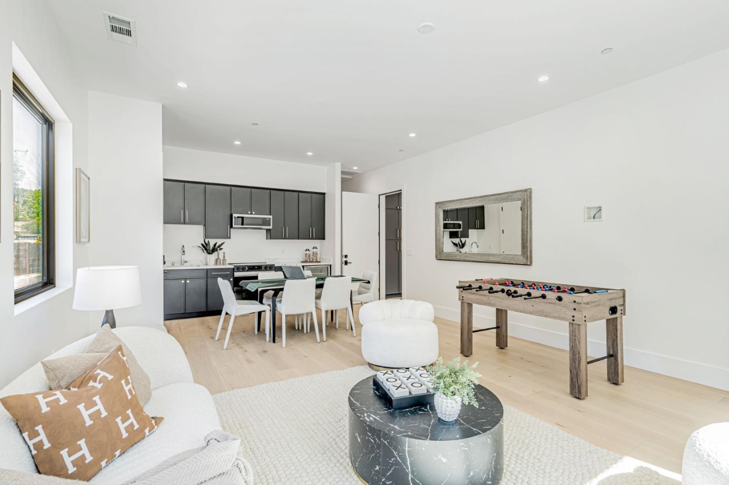 Detail Gallery Image 18 of 125 For 1879 Hull Ave, Redwood City,  CA 94061 - 6 Beds | 6/1 Baths