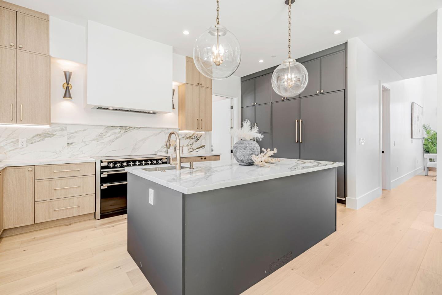 Detail Gallery Image 23 of 125 For 1879 Hull Ave, Redwood City,  CA 94061 - 6 Beds | 6/1 Baths