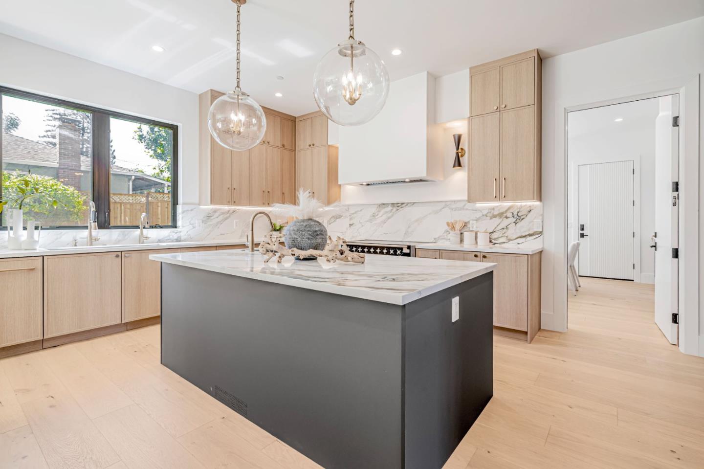 Detail Gallery Image 24 of 125 For 1879 Hull Ave, Redwood City,  CA 94061 - 6 Beds | 6/1 Baths