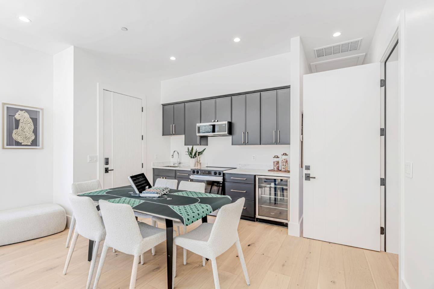 Detail Gallery Image 30 of 125 For 1879 Hull Ave, Redwood City,  CA 94061 - 6 Beds | 6/1 Baths