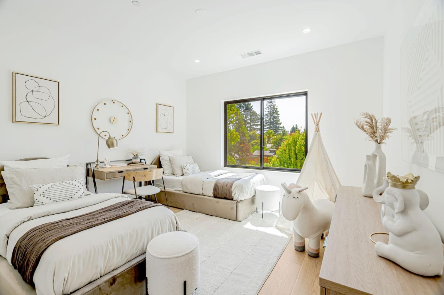 Detail Gallery Image 45 of 125 For 1879 Hull Ave, Redwood City,  CA 94061 - 6 Beds | 6/1 Baths