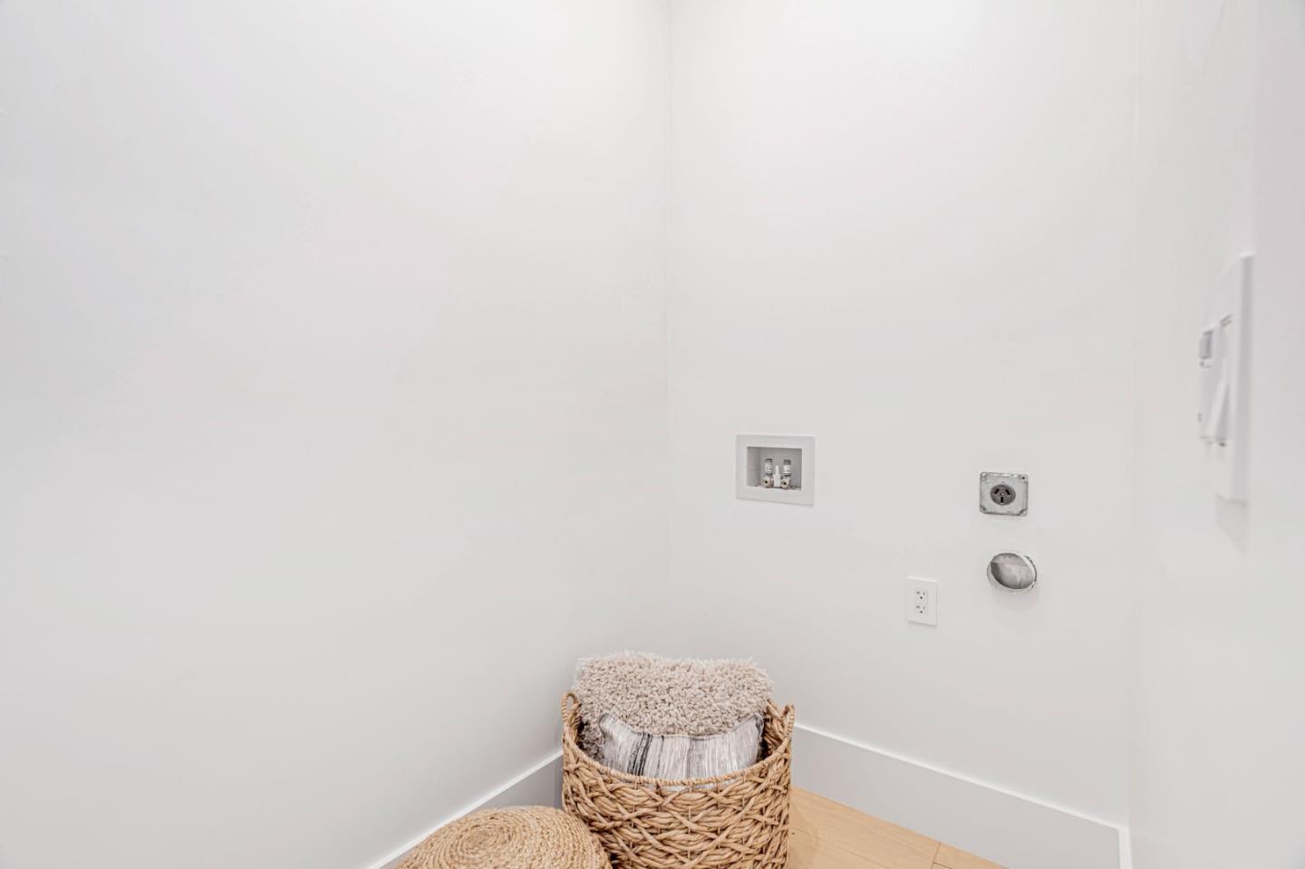 Detail Gallery Image 71 of 125 For 1879 Hull Ave, Redwood City,  CA 94061 - 6 Beds | 6/1 Baths