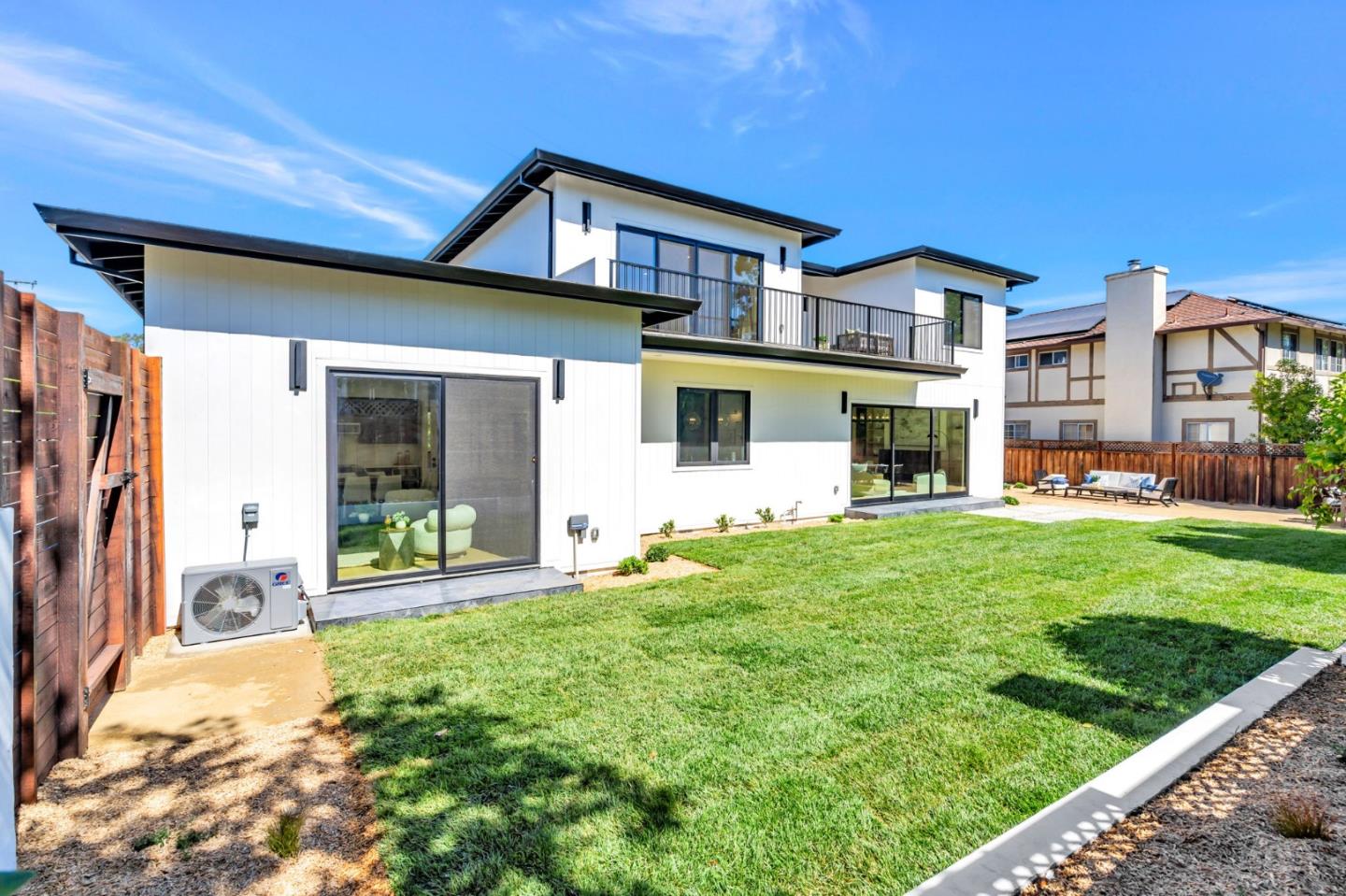 Detail Gallery Image 84 of 125 For 1879 Hull Ave, Redwood City,  CA 94061 - 6 Beds | 6/1 Baths