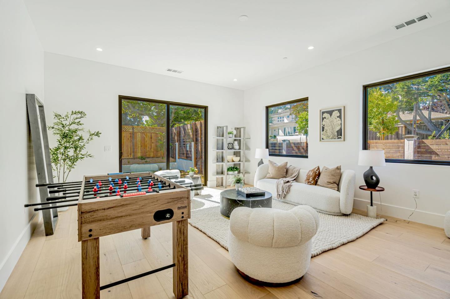 Detail Gallery Image 9 of 125 For 1879 Hull Ave, Redwood City,  CA 94061 - 6 Beds | 6/1 Baths