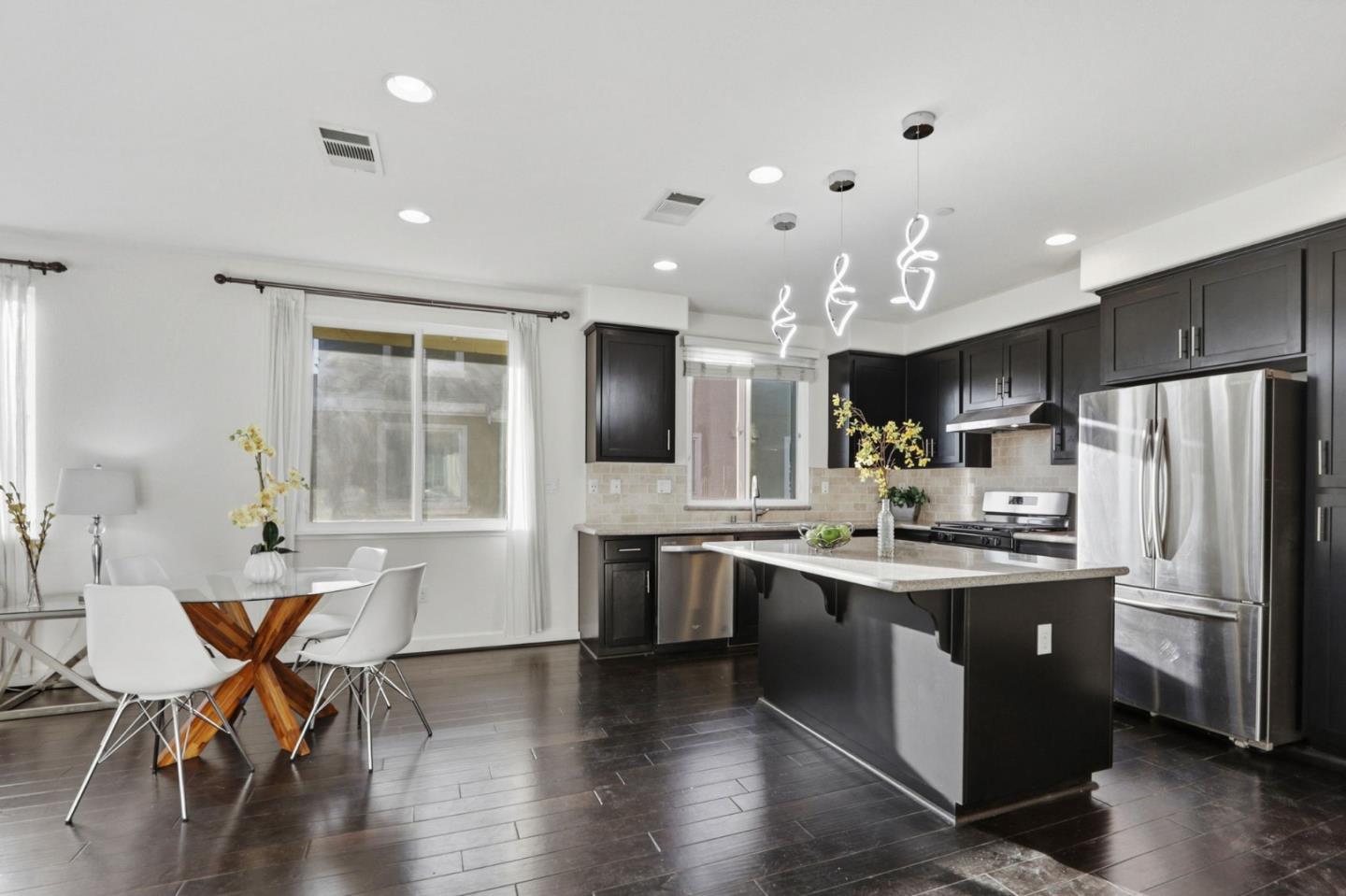 Detail Gallery Image 4 of 32 For 192 Currlin Cir, Milpitas,  CA 95035 - 3 Beds | 3 Baths