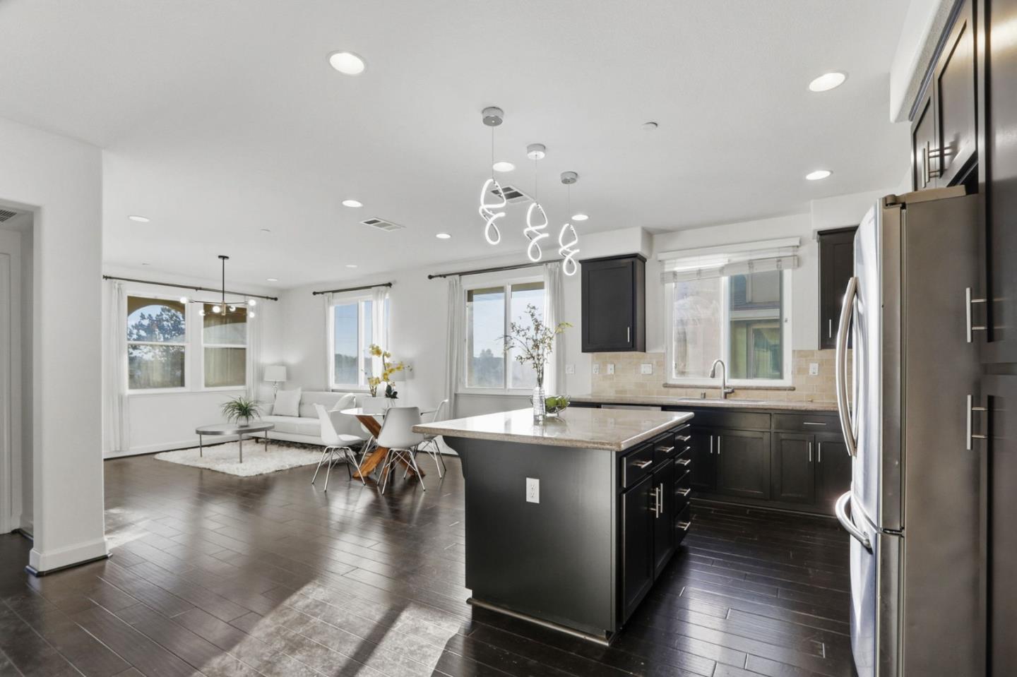 Detail Gallery Image 5 of 32 For 192 Currlin Cir, Milpitas,  CA 95035 - 3 Beds | 3 Baths