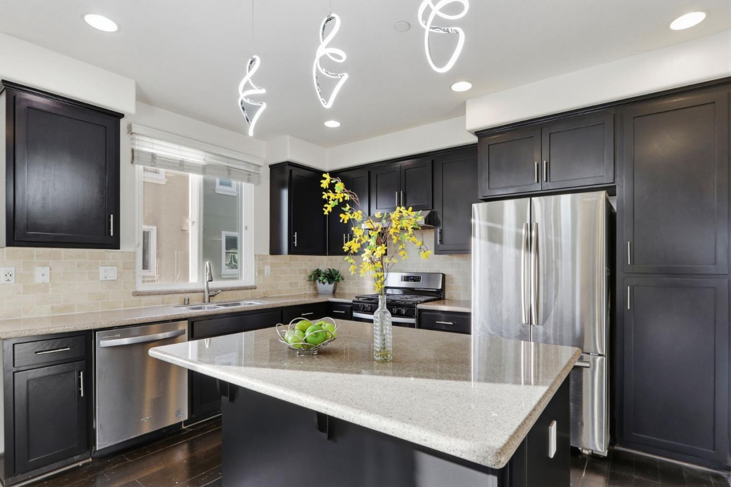 Detail Gallery Image 7 of 32 For 192 Currlin Cir, Milpitas,  CA 95035 - 3 Beds | 3 Baths