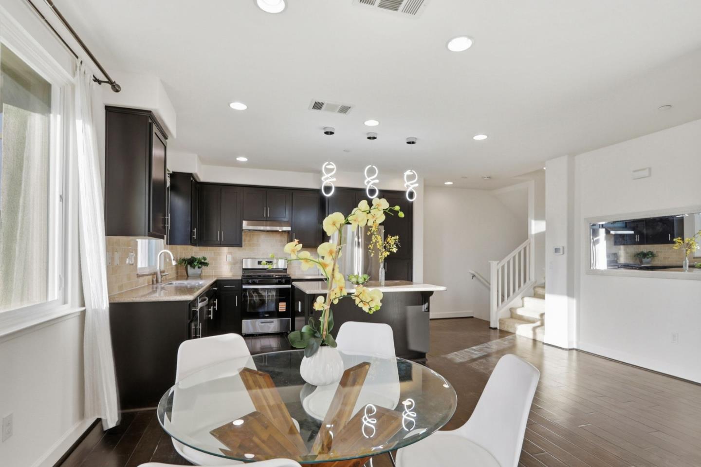 Detail Gallery Image 8 of 32 For 192 Currlin Cir, Milpitas,  CA 95035 - 3 Beds | 3 Baths