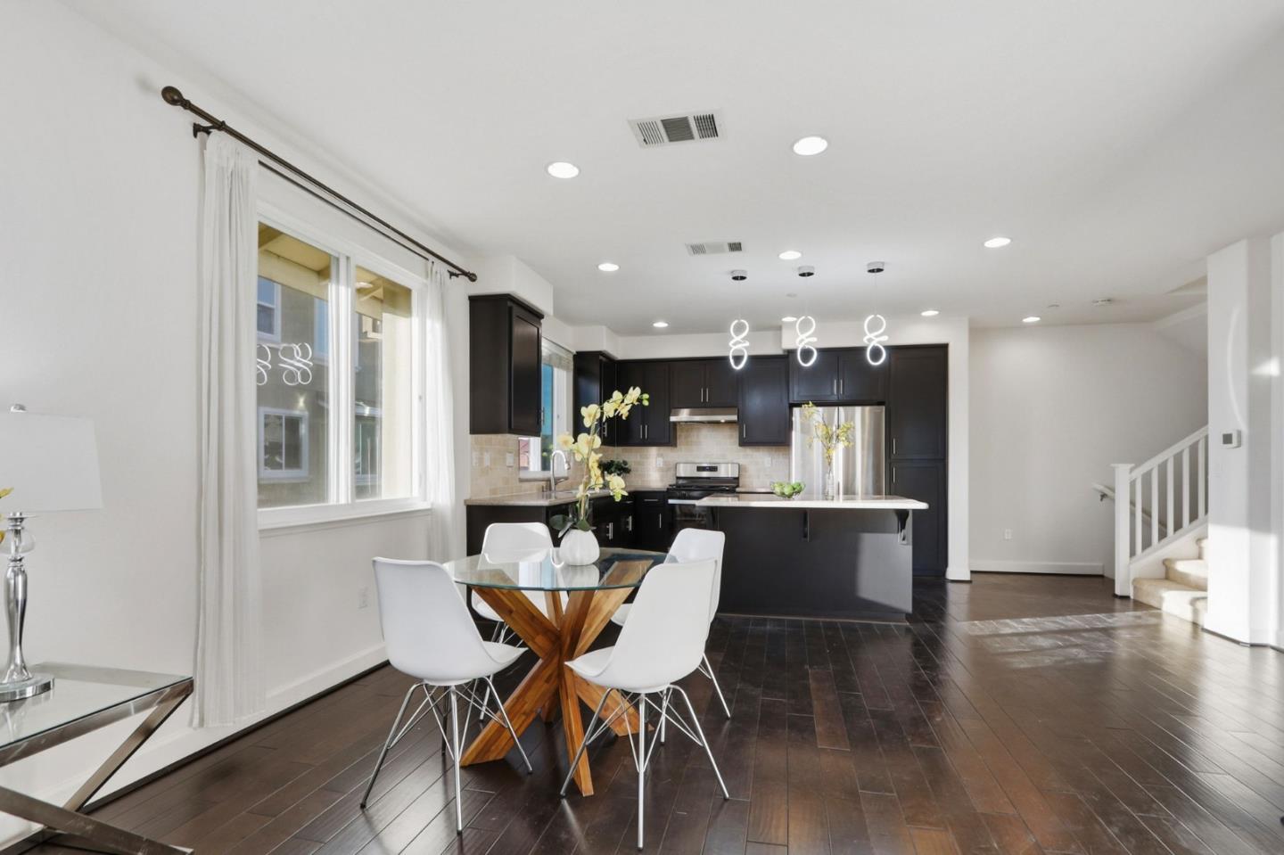 Detail Gallery Image 9 of 32 For 192 Currlin Cir, Milpitas,  CA 95035 - 3 Beds | 3 Baths