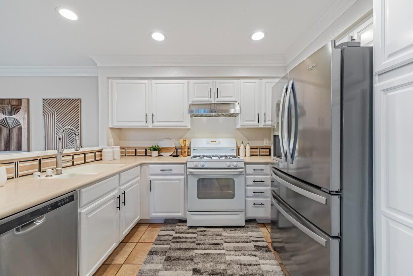 Detail Gallery Image 7 of 32 For 6165 Lavendula Way, San Jose,  CA 95119 - 3 Beds | 3 Baths