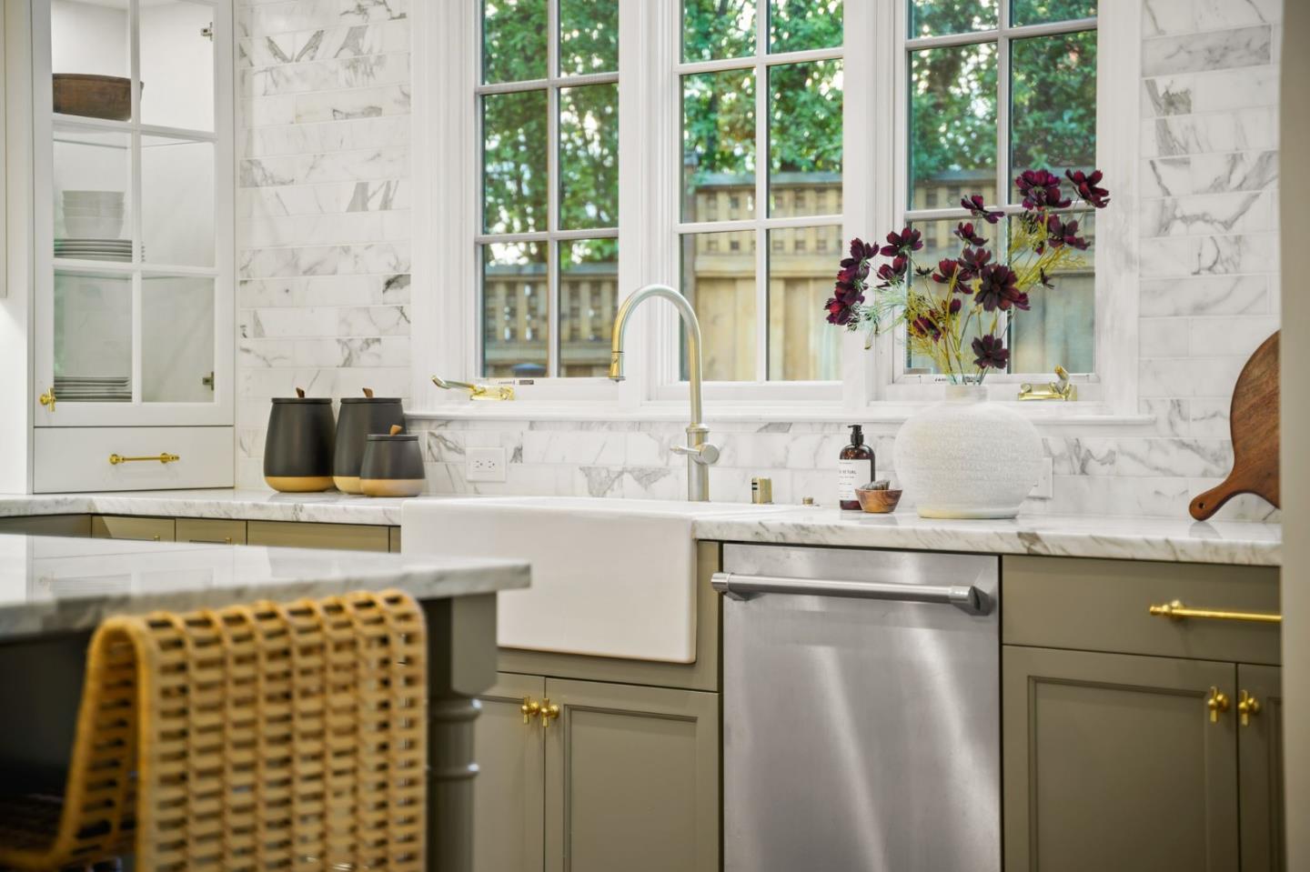 Detail Gallery Image 10 of 60 For 670 Edgewood Rd, San Mateo,  CA 94402 - 5 Beds | 4 Baths