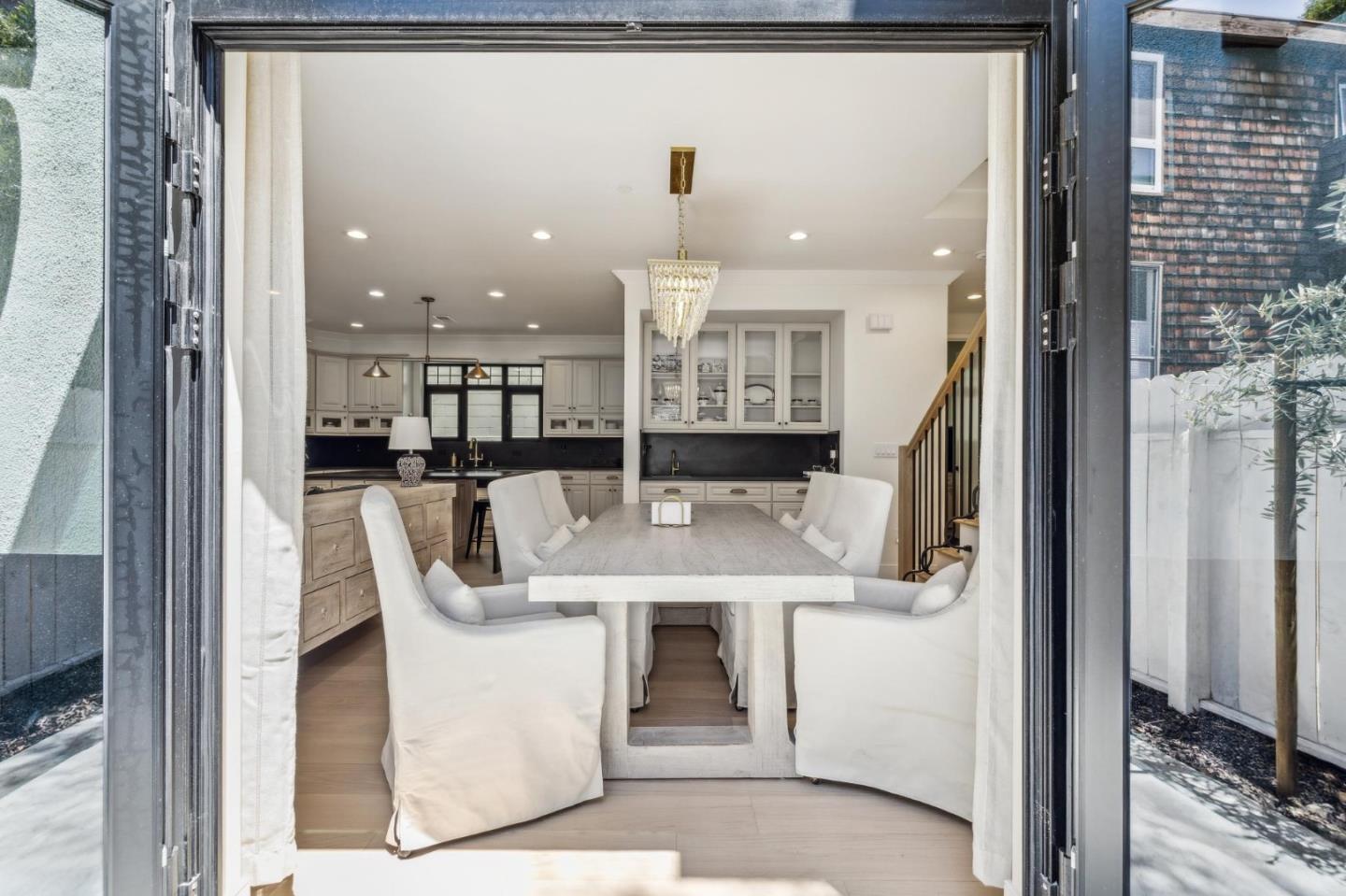 Detail Gallery Image 13 of 61 For 546 Oxford Ave, Palo Alto,  CA 94306 - 3 Beds | 2/1 Baths