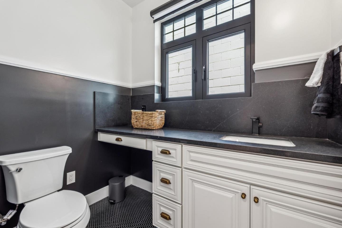 Detail Gallery Image 20 of 61 For 546 Oxford Ave, Palo Alto,  CA 94306 - 3 Beds | 2/1 Baths