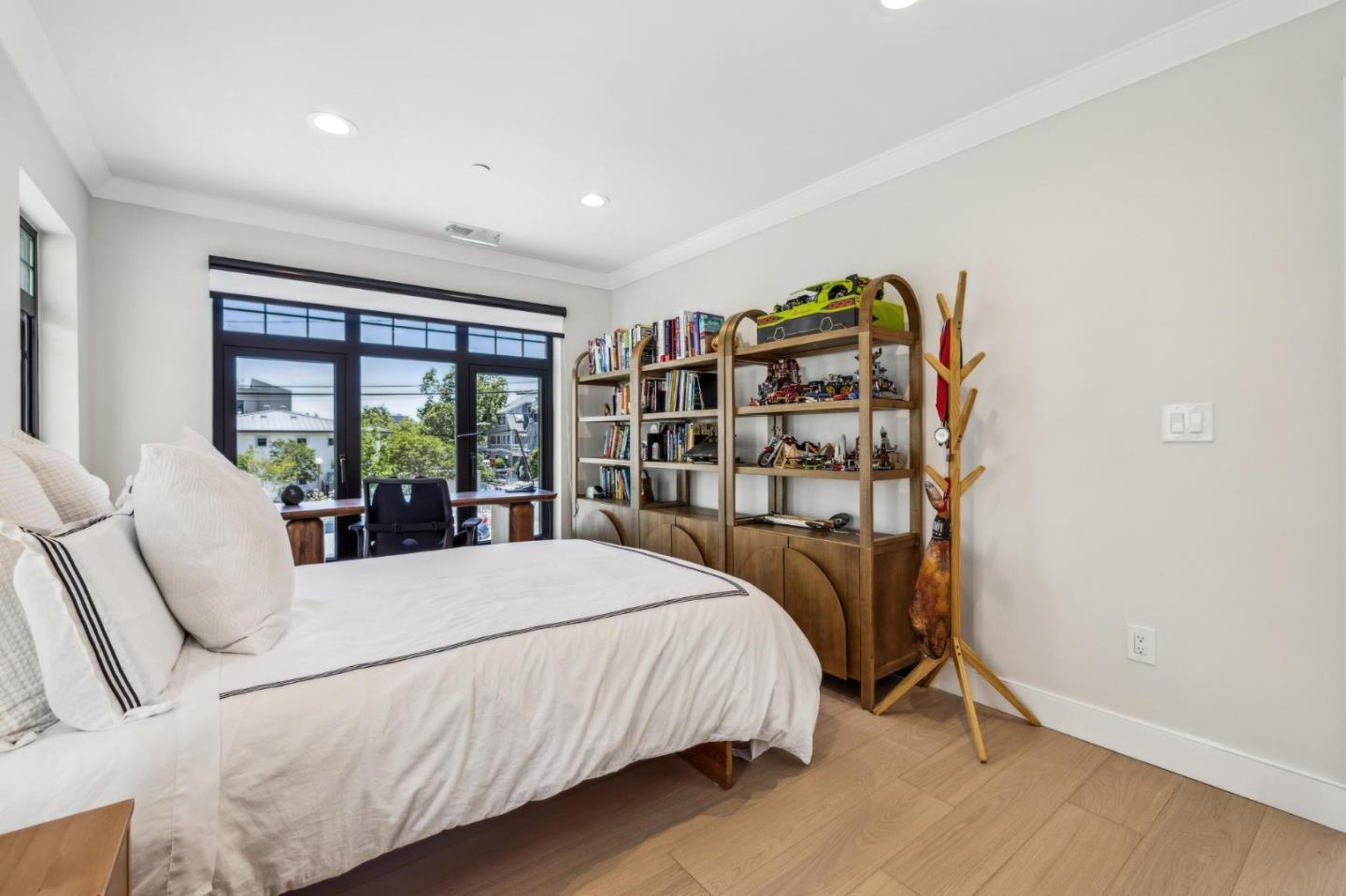 Detail Gallery Image 34 of 61 For 546 Oxford Ave, Palo Alto,  CA 94306 - 3 Beds | 2/1 Baths