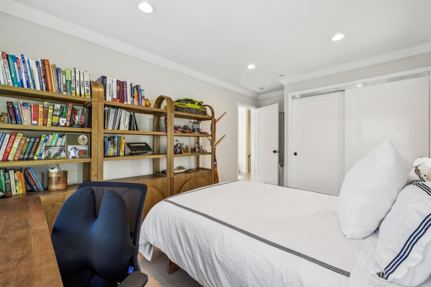 Detail Gallery Image 35 of 61 For 546 Oxford Ave, Palo Alto,  CA 94306 - 3 Beds | 2/1 Baths