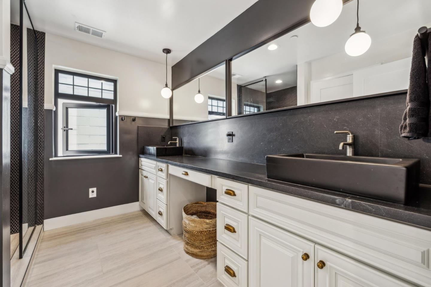 Detail Gallery Image 36 of 61 For 546 Oxford Ave, Palo Alto,  CA 94306 - 3 Beds | 2/1 Baths