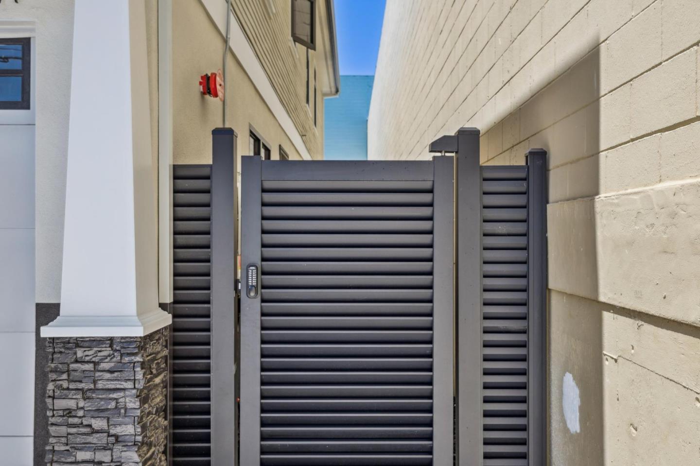 Detail Gallery Image 46 of 61 For 546 Oxford Ave, Palo Alto,  CA 94306 - 3 Beds | 2/1 Baths