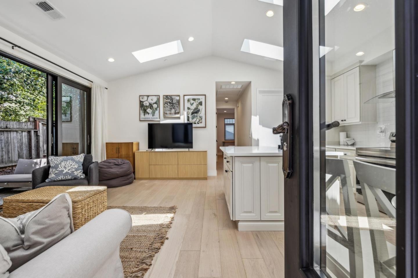 Detail Gallery Image 48 of 61 For 546 Oxford Ave, Palo Alto,  CA 94306 - 3 Beds | 2/1 Baths