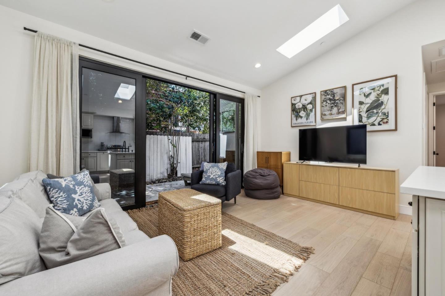 Detail Gallery Image 49 of 61 For 546 Oxford Ave, Palo Alto,  CA 94306 - 3 Beds | 2/1 Baths