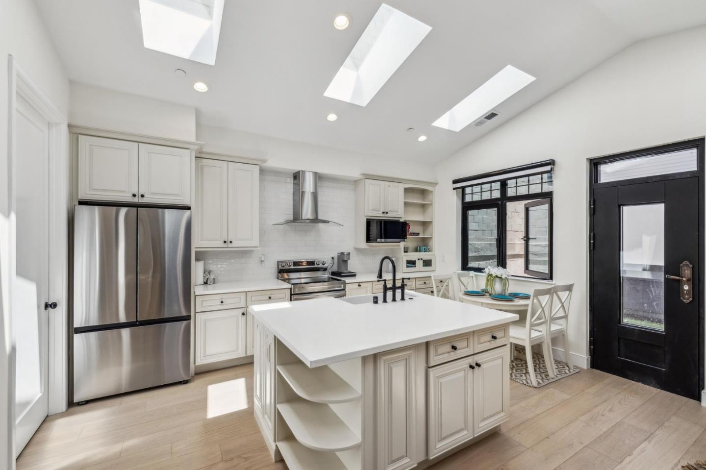 Detail Gallery Image 52 of 61 For 546 Oxford Ave, Palo Alto,  CA 94306 - 3 Beds | 2/1 Baths