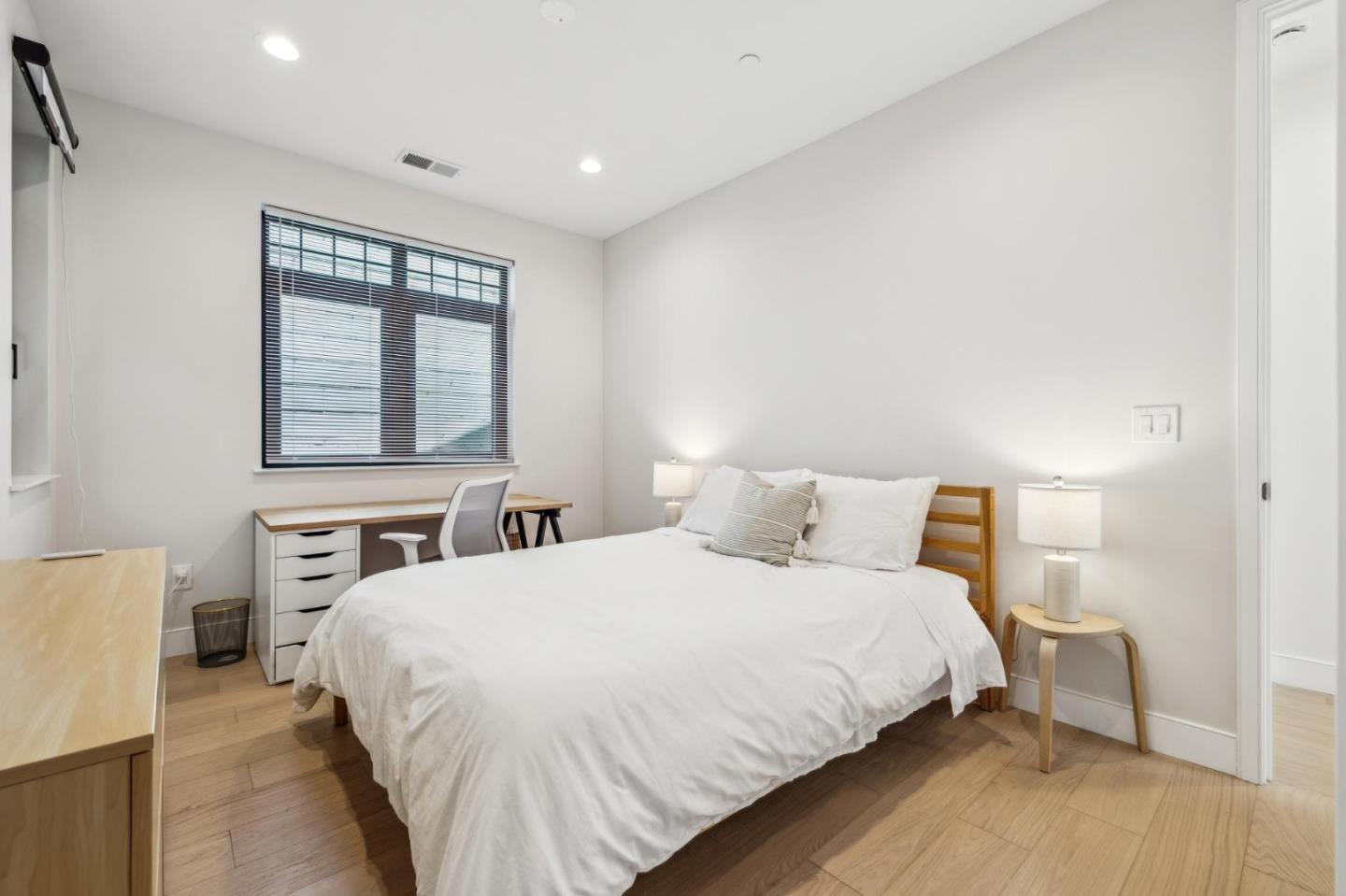 Detail Gallery Image 57 of 61 For 546 Oxford Ave, Palo Alto,  CA 94306 - 3 Beds | 2/1 Baths