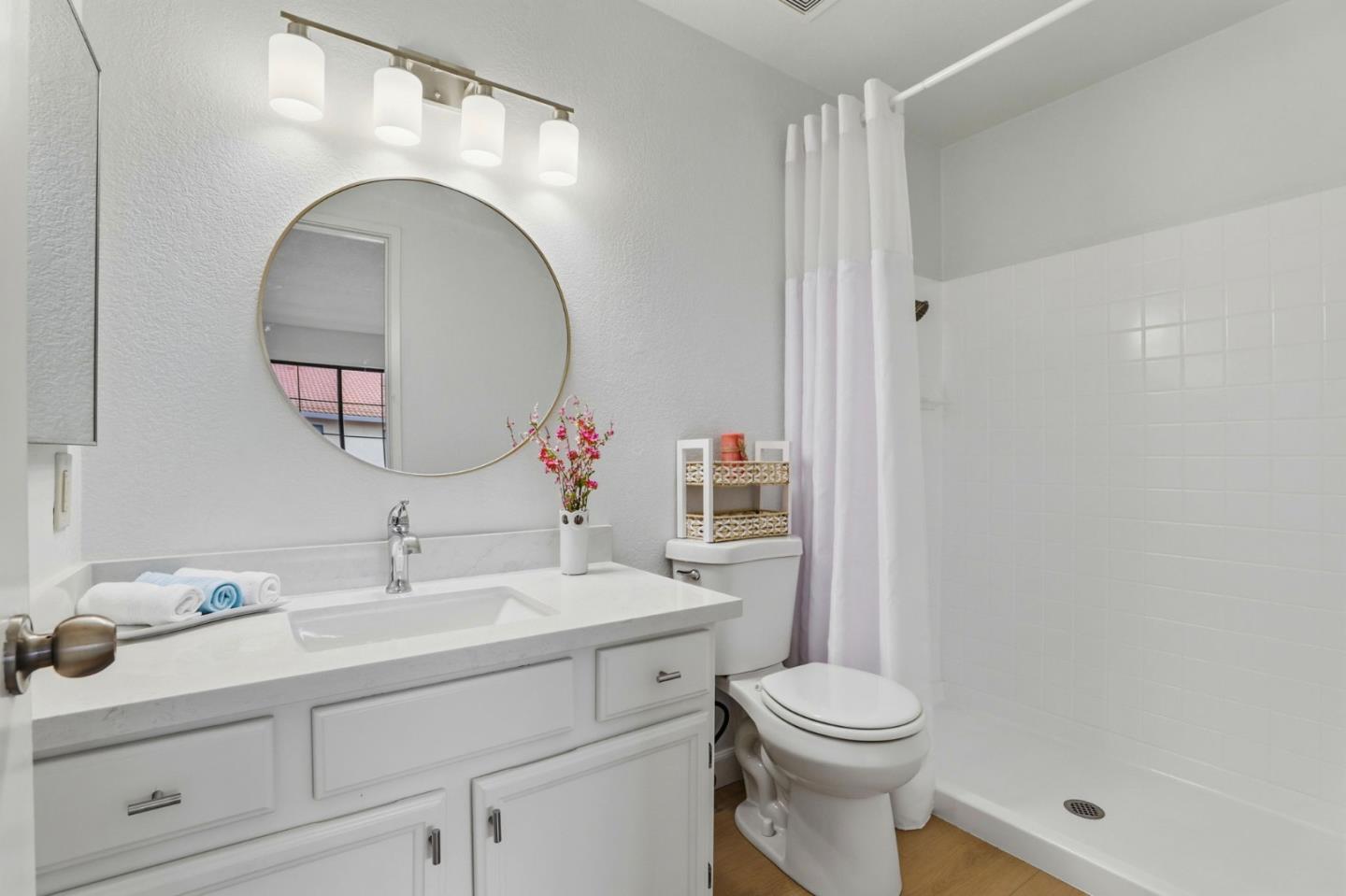 Detail Gallery Image 12 of 32 For 403 Kenbrook Cir, San Jose,  CA 95111 - 3 Beds | 2 Baths