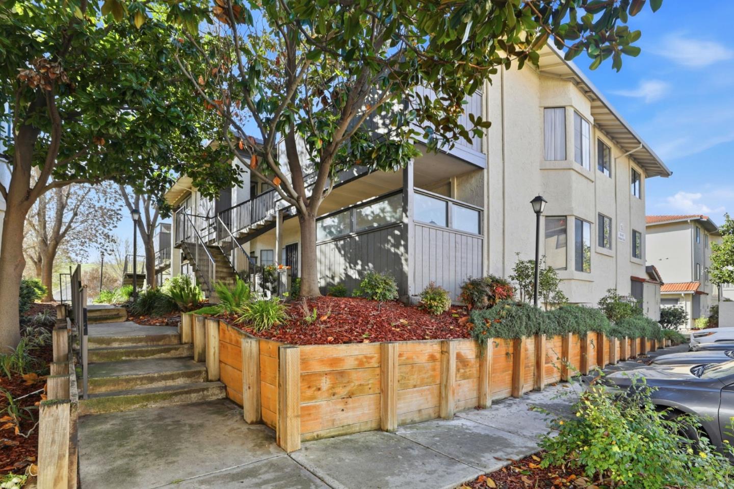 Detail Gallery Image 23 of 32 For 403 Kenbrook Cir, San Jose,  CA 95111 - 3 Beds | 2 Baths