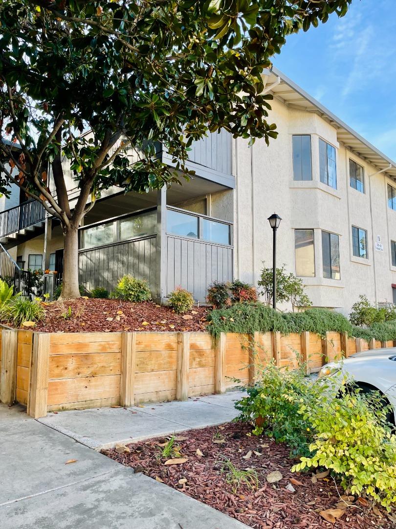 Detail Gallery Image 3 of 8 For 403 Kenbrook Cir, San Jose,  CA 95111 - 3 Beds | 2 Baths