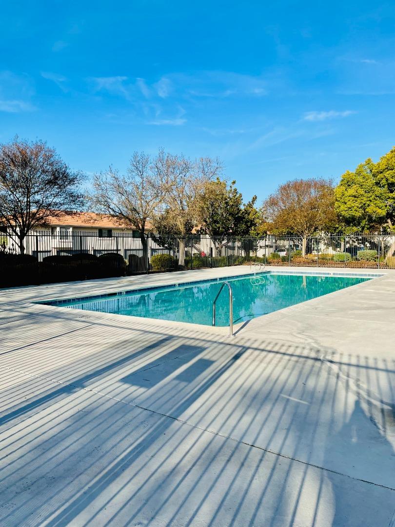 Detail Gallery Image 8 of 8 For 403 Kenbrook Cir, San Jose,  CA 95111 - 3 Beds | 2 Baths