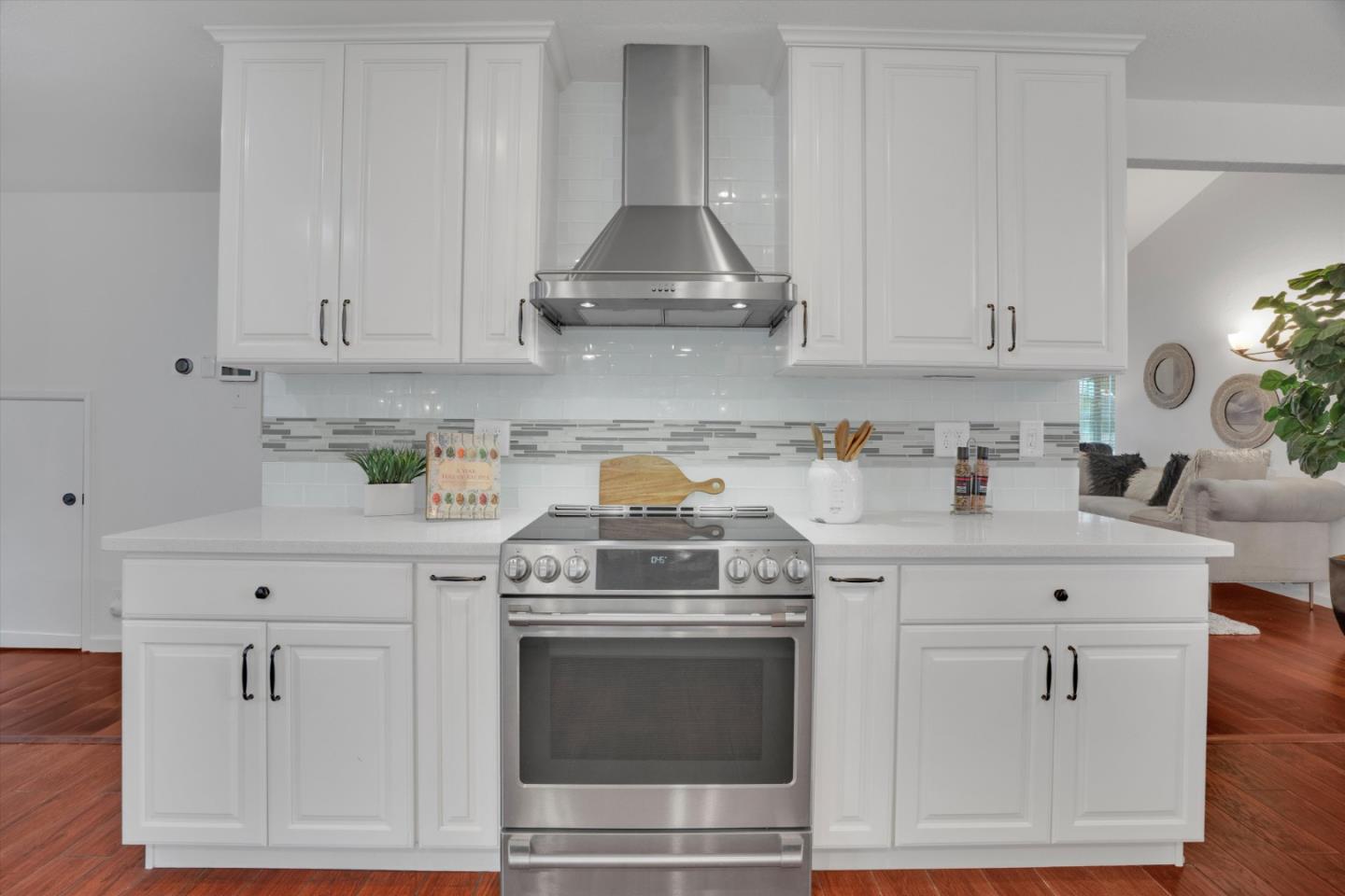 Detail Gallery Image 7 of 41 For 3305 San Carlos Way, Union City,  CA 94587 - 5 Beds | 2/1 Baths