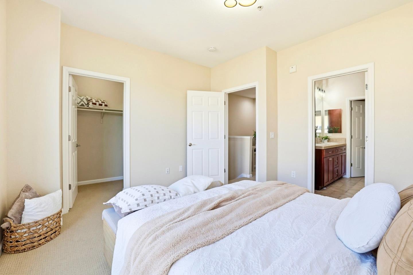 Detail Gallery Image 14 of 31 For 89 Esfahan Dr, San Jose,  CA 95111 - 3 Beds | 2/1 Baths