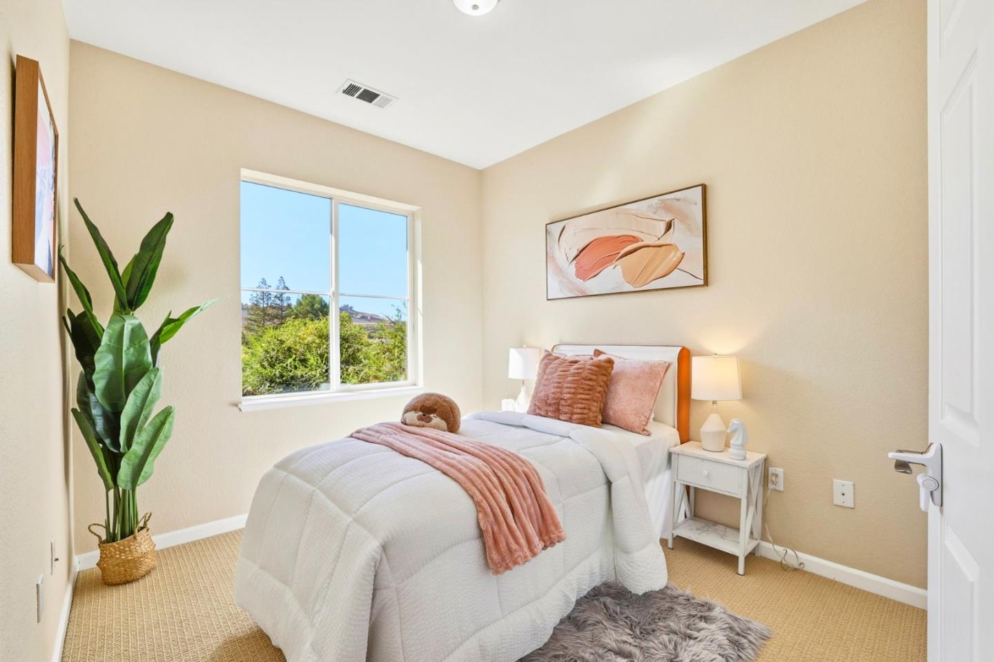 Detail Gallery Image 16 of 31 For 89 Esfahan Dr, San Jose,  CA 95111 - 3 Beds | 2/1 Baths