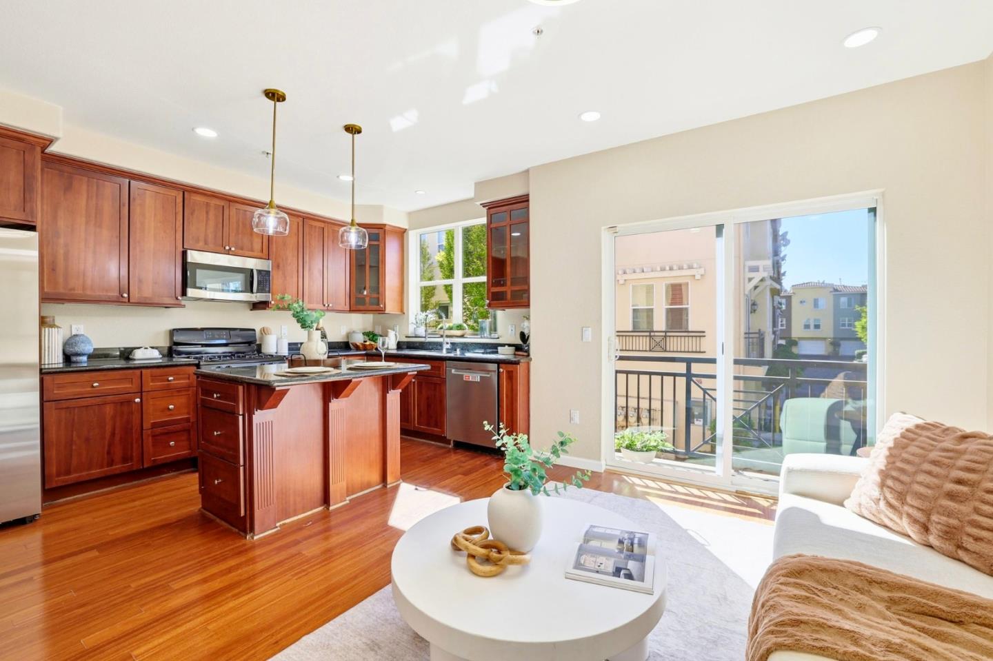 Detail Gallery Image 8 of 31 For 89 Esfahan Dr, San Jose,  CA 95111 - 3 Beds | 2/1 Baths