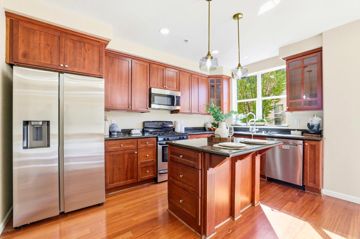 Detail Gallery Image 9 of 31 For 89 Esfahan Dr, San Jose,  CA 95111 - 3 Beds | 2/1 Baths