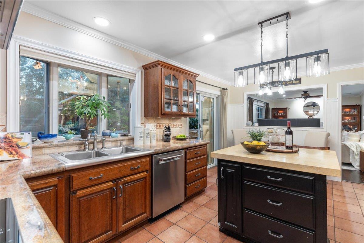 Detail Gallery Image 12 of 48 For 434 Devon Ct, San Ramon,  CA 94583 - 4 Beds | 2/1 Baths