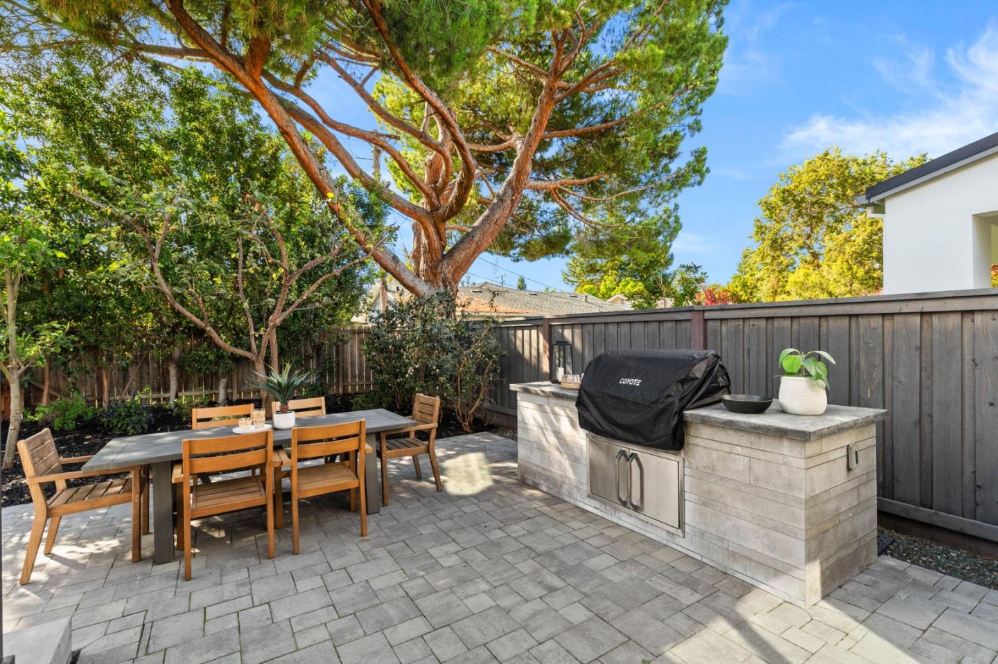 Detail Gallery Image 30 of 33 For 1144 Mckinley St, Redwood City,  CA 94061 - 4 Beds | 3/1 Baths