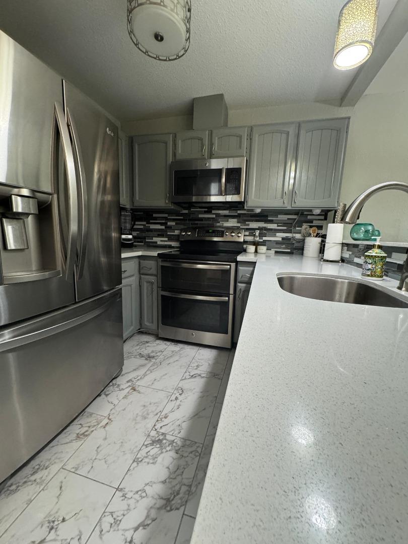 Detail Gallery Image 2 of 11 For 3400 Sullivan Ct #120,  Modesto,  CA 95356 - 2 Beds | 2 Baths