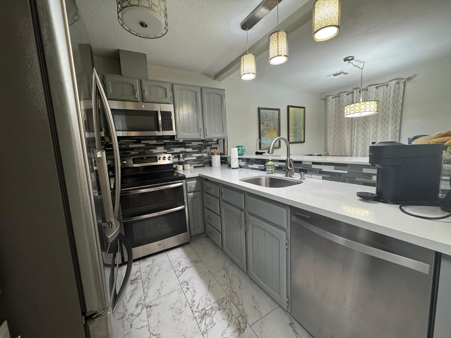 Detail Gallery Image 5 of 11 For 3400 Sullivan Ct #120,  Modesto,  CA 95356 - 2 Beds | 2 Baths