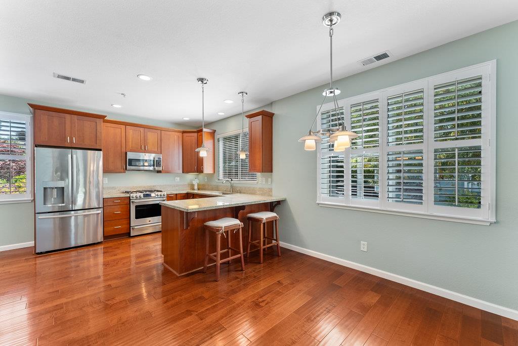 Detail Gallery Image 14 of 36 For 1720 Ocean St, Santa Cruz,  CA 95060 - 3 Beds | 2/1 Baths