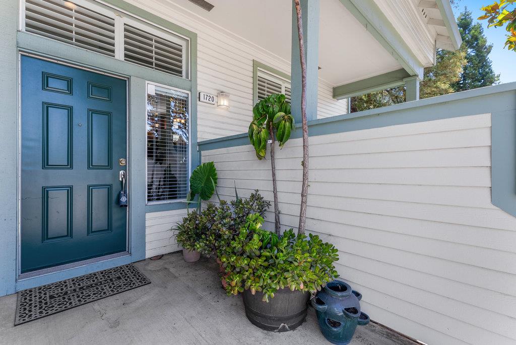 Detail Gallery Image 8 of 36 For 1720 Ocean St, Santa Cruz,  CA 95060 - 3 Beds | 2/1 Baths
