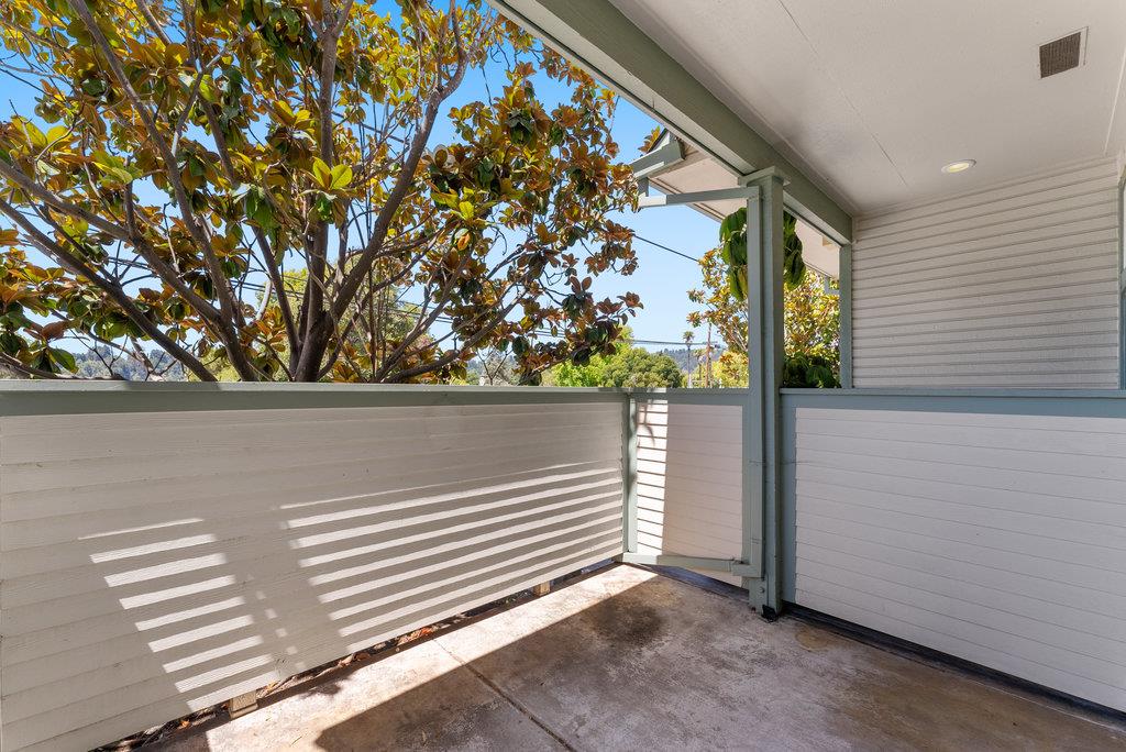 Detail Gallery Image 9 of 36 For 1720 Ocean St, Santa Cruz,  CA 95060 - 3 Beds | 2/1 Baths