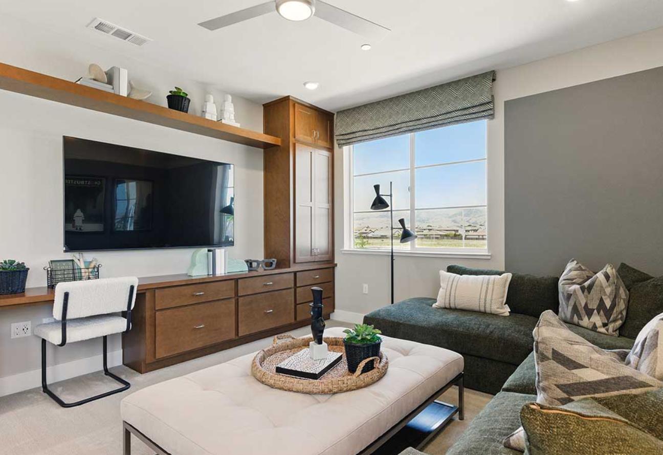 Detail Gallery Image 10 of 15 For 130 Dogwood Ct, Hollister,  CA 95023 - 4 Beds | 3 Baths