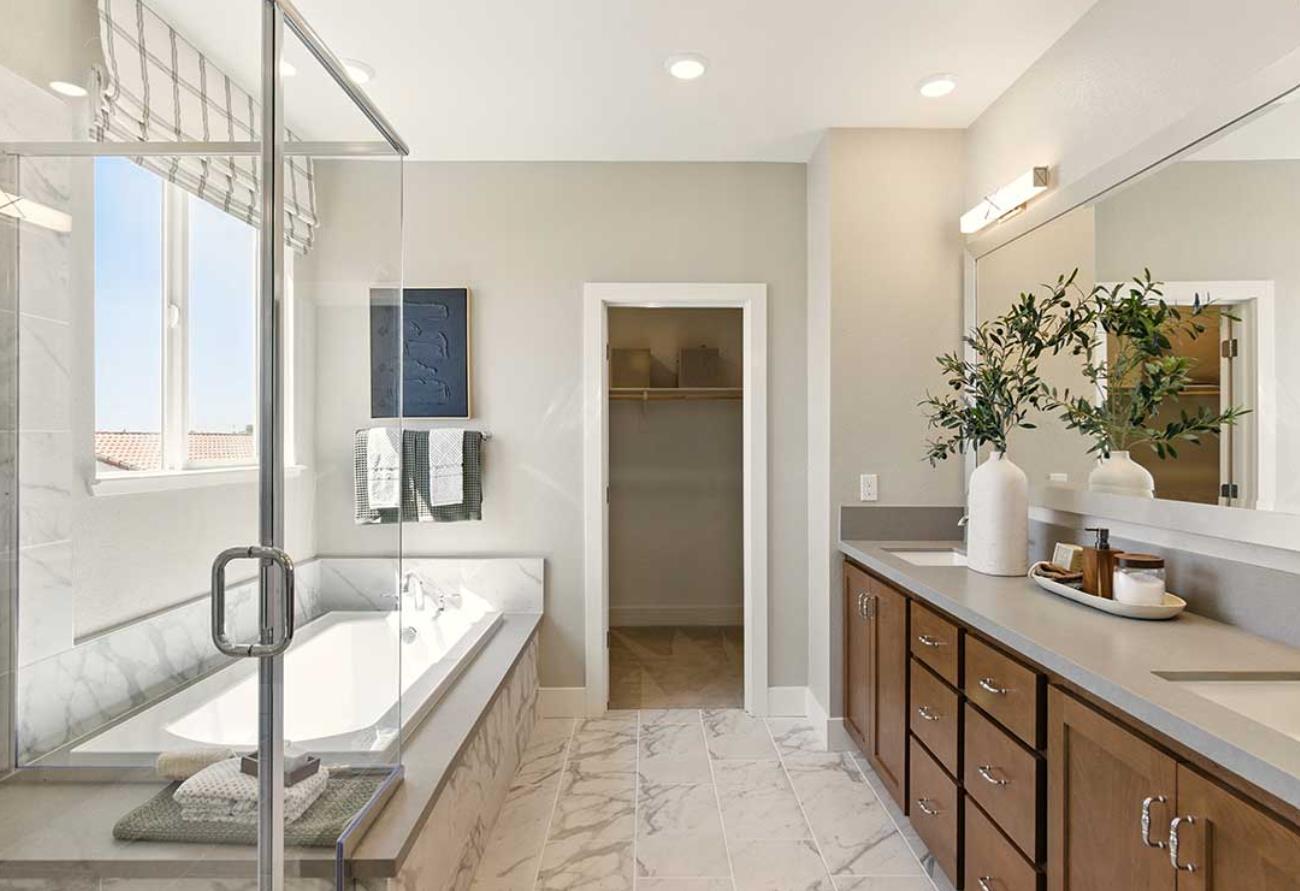 Detail Gallery Image 14 of 15 For 130 Dogwood Ct, Hollister,  CA 95023 - 4 Beds | 3 Baths