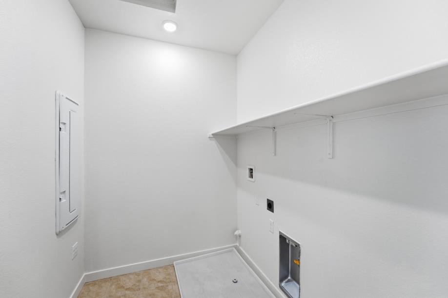 Detail Gallery Image 17 of 26 For 130 Dogwood Ct, Hollister,  CA 95023 - 4 Beds | 3 Baths