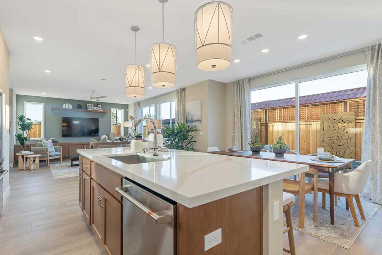 Detail Gallery Image 7 of 15 For 130 Dogwood Ct, Hollister,  CA 95023 - 4 Beds | 3 Baths