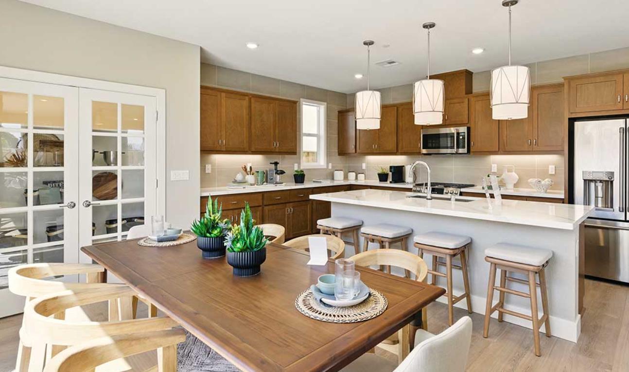 Detail Gallery Image 8 of 15 For 130 Dogwood Ct, Hollister,  CA 95023 - 4 Beds | 3 Baths