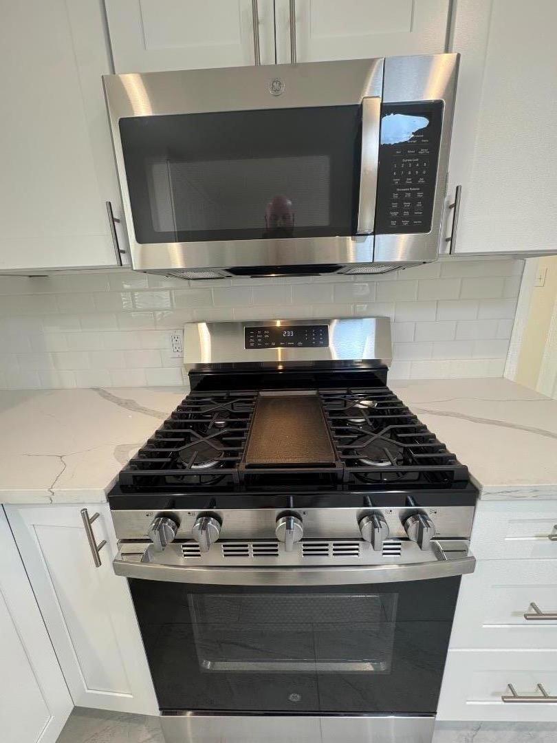 Detail Gallery Image 14 of 34 For 429 Larkin St a,  Monterey,  CA 93940 - 3 Beds | 1/1 Baths